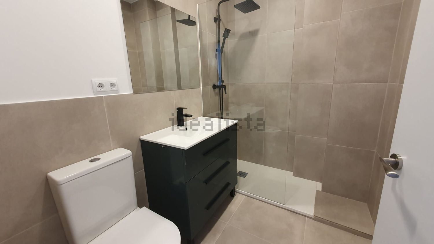 Chalet adosado en venta en calle l'Aviador Ruiz de Alda (20).jpg